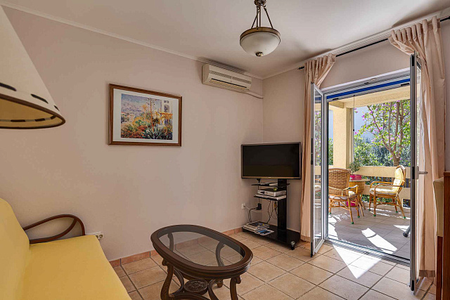 Apartment mit 3 Schlafzimmern im Erdgeschoss, separatem Eingang und Meerblick — photo 6